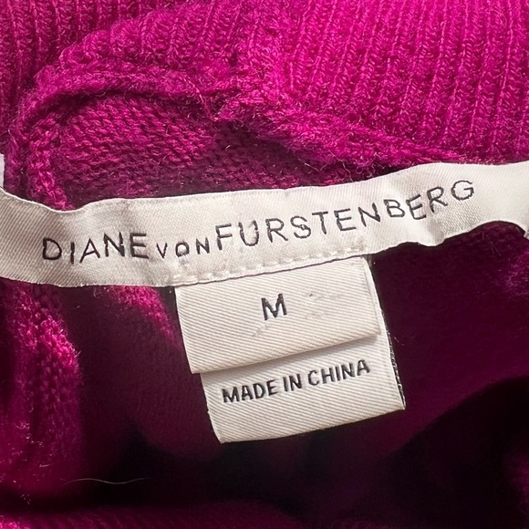 Diane Von Furstenberg Dustie Vibrant Magenta Turtleneck Cashmere Sweater Wool M - Picture 8 of 8